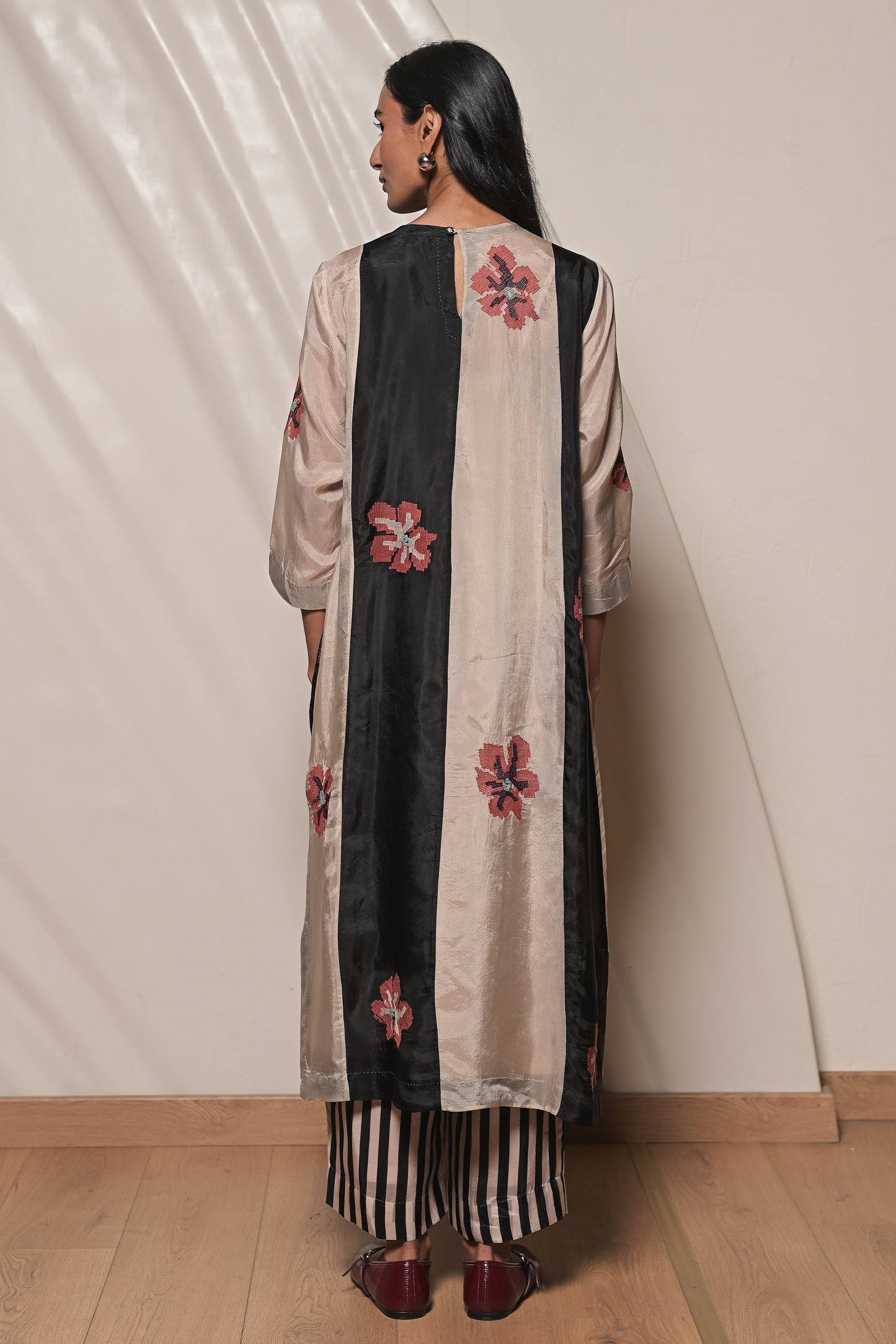 Nell Set (Nell Kurta+Carly Striped Trousers+Silk Organza Dupatta)