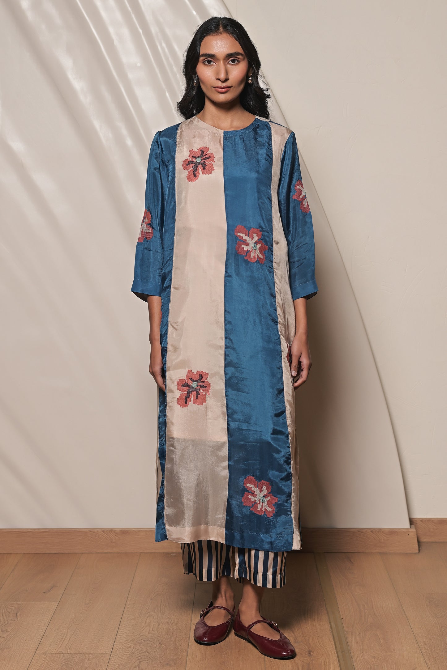 Nell Set (Nell Kurta+Carly Striped Trousers+Silk Organza Dupatta)