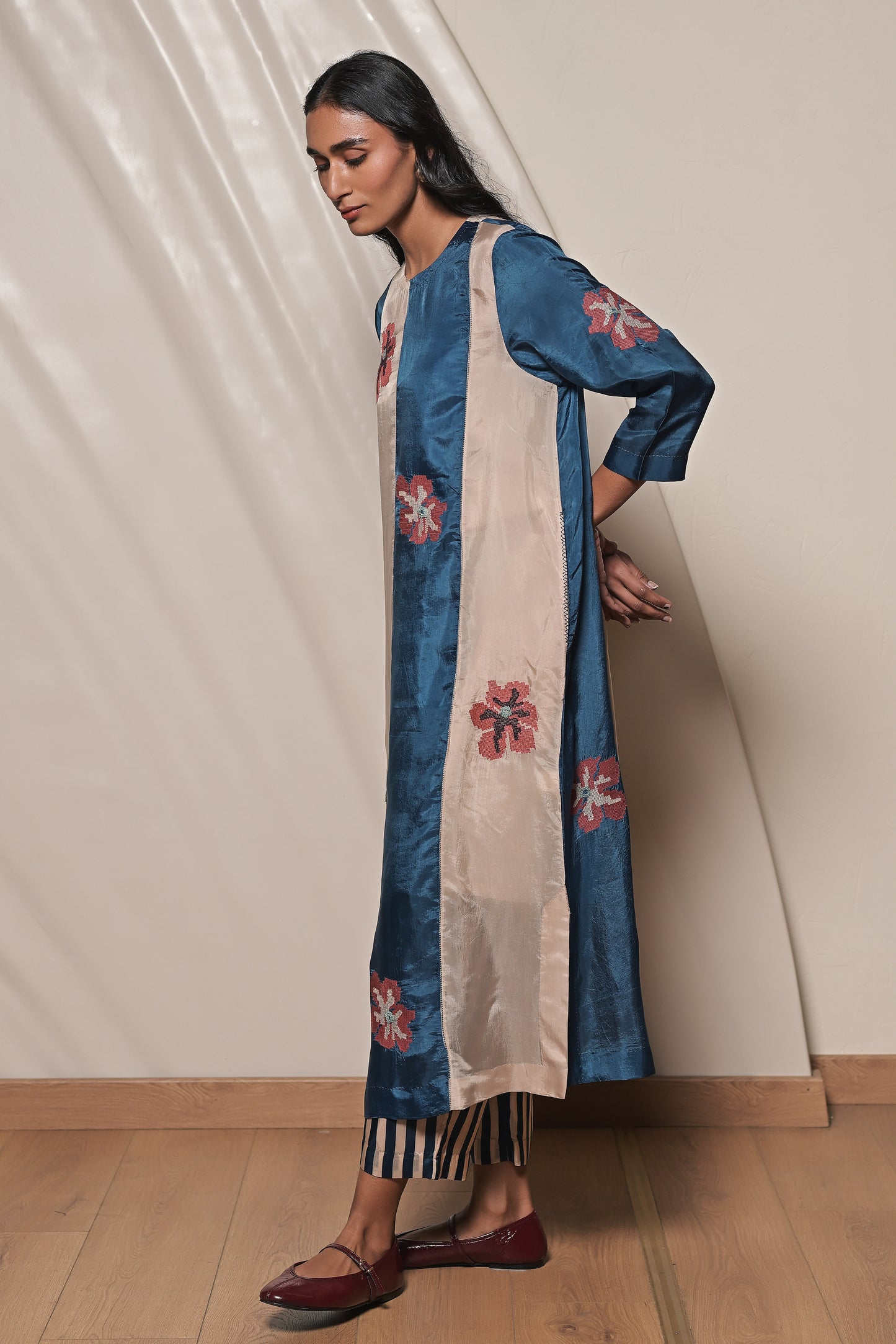 Nell Set (Nell Kurta+Carly Striped Trousers+Silk Organza Dupatta)