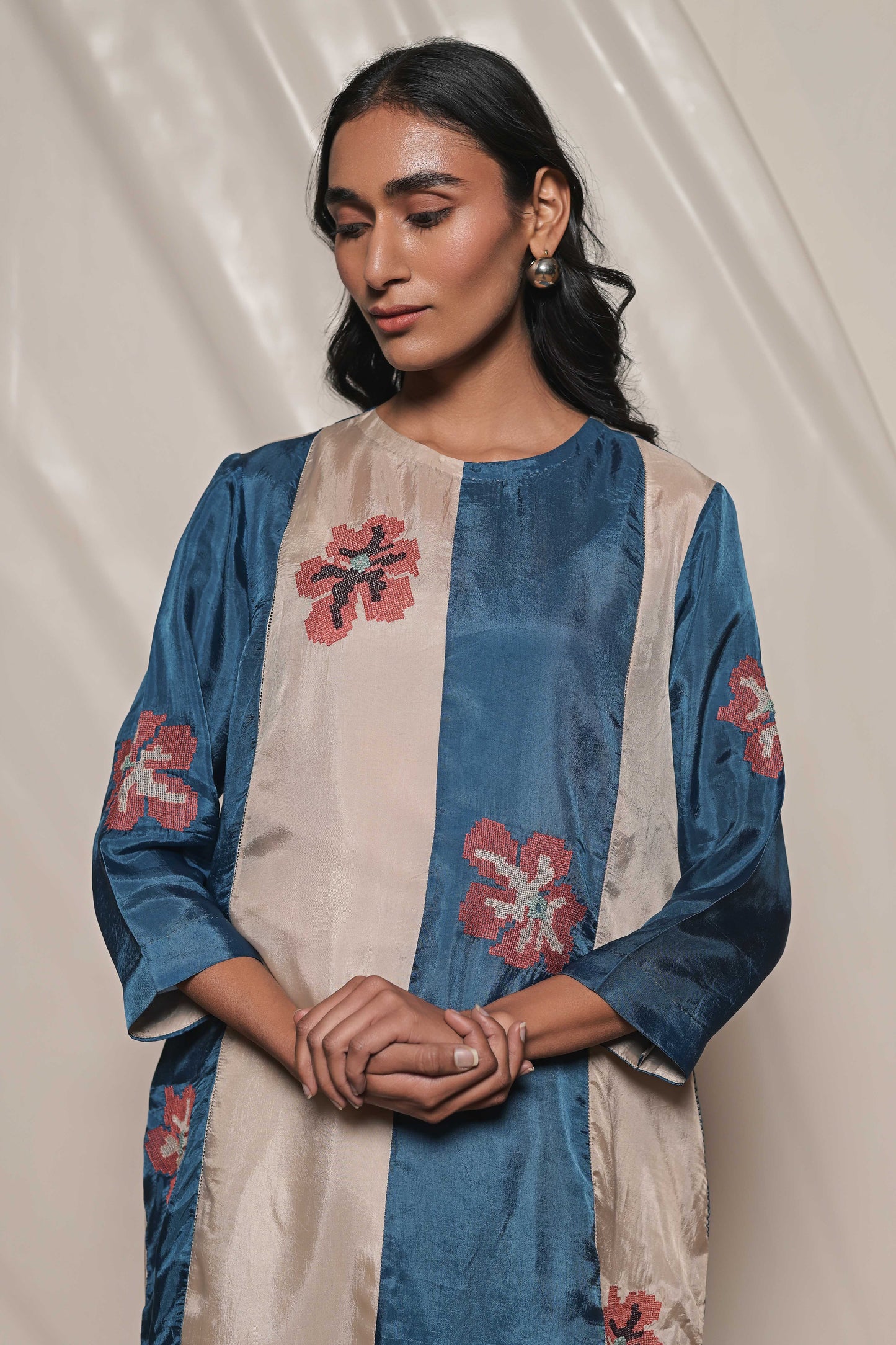 Nell Set (Nell Kurta+Carly Striped Trousers+Silk Organza Dupatta)